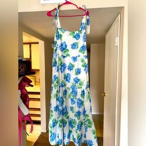 Stunning tie strap blue hydrangea summer dress!